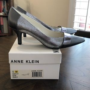 NEW! Anne Klein Finn Pumps - Metallic Pewter - Sz. 10M NWOT